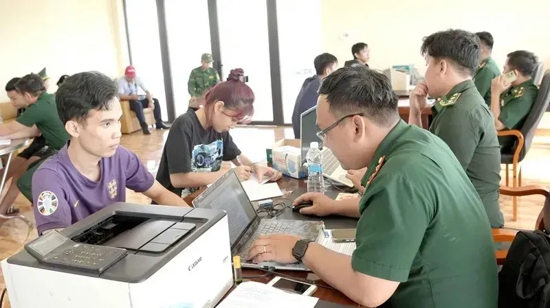 Việt Nam tiếp nhận 65 công dân được Campuchia trao trả 