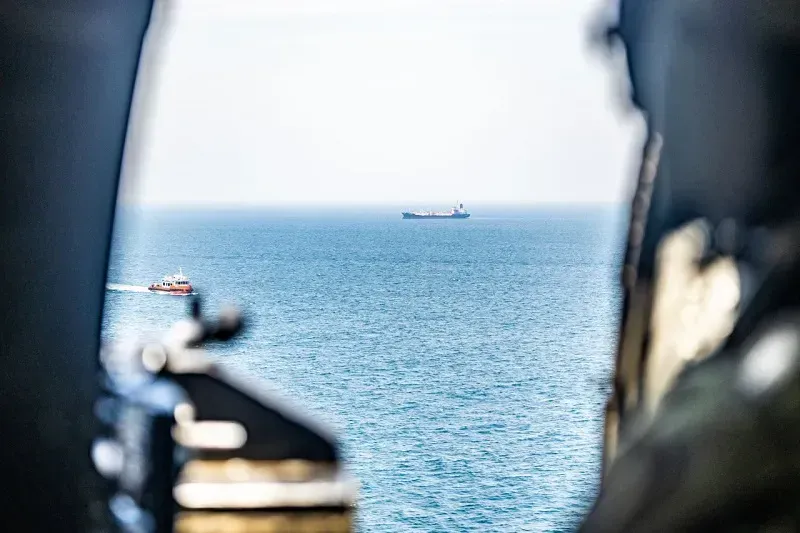 Căng thẳng Hoa Kỳ - Iran leo thang vì IRGC tấn công tàu ở eo biển Hormuz