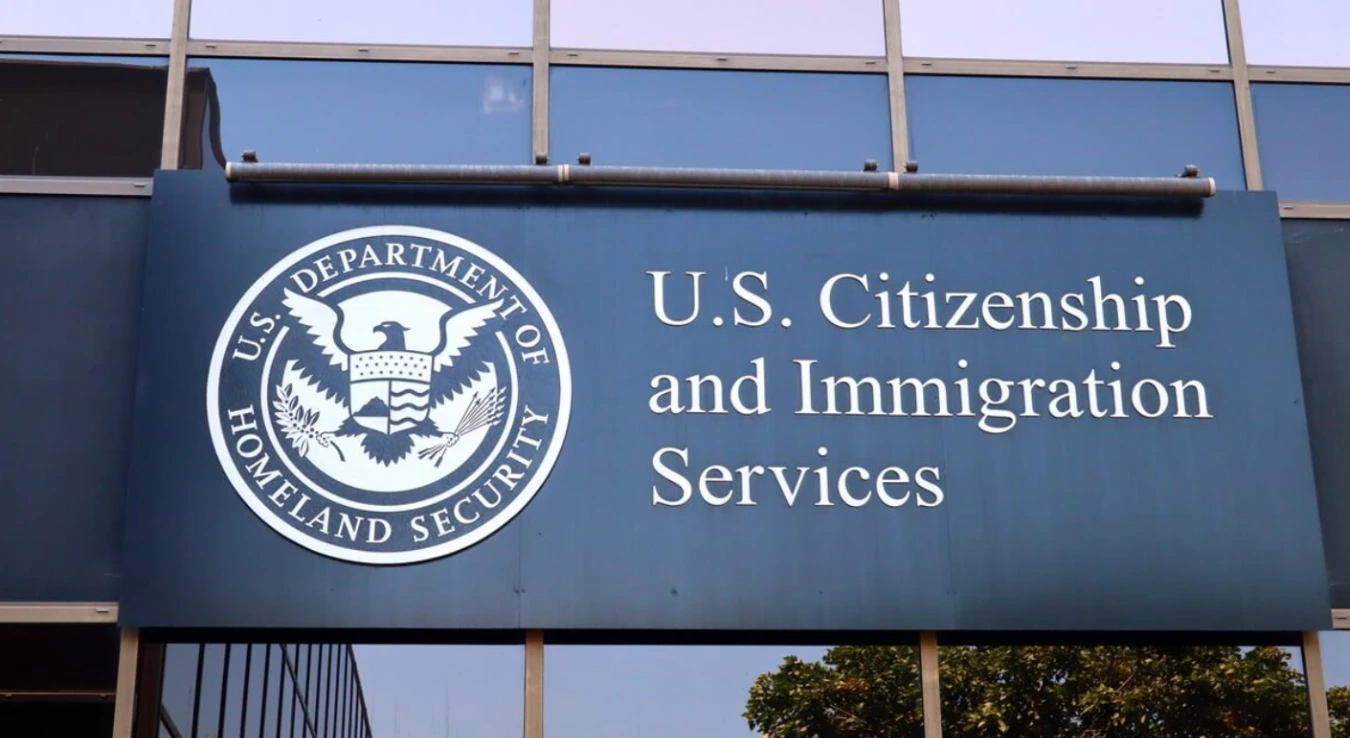 USCIS lập trung tâm sàng lọc hồ sơ di trú, thắt chặt quy trình xét duyệt