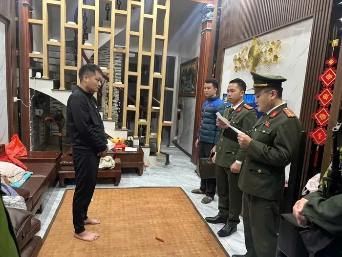 Việt Nam ph&aacute;t hiện đường d&acirc;y bu&ocirc;n 25 tấn mỹ phẩm giả từ Trung Quốc