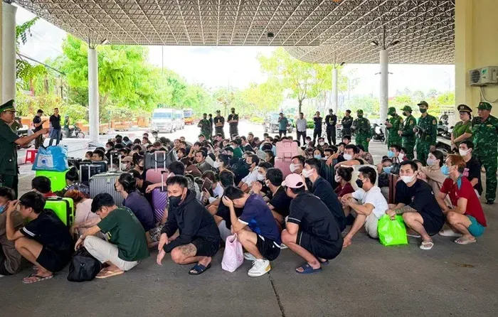 Campuchia trục xuất h&agrave;ng loạt người Việt Nam, Trung Quốc li&ecirc;n quan lừa đảo