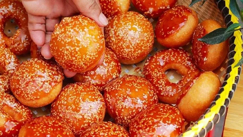 banh-cam-mon-banh-quen-thuoc-o-goc-cho-que-2_11zon.webp Bánh cam - Món bánh quen thuộc ở góc chợ quê