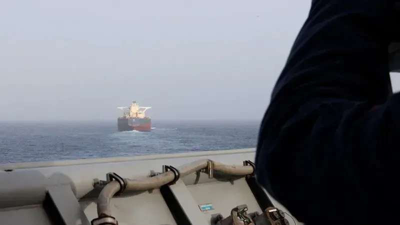 Hoa Kỳ x&aacute;c nhận kh&ocirc;ng k&iacute;ch mục ti&ecirc;u Iran gần eo biển Hormuz