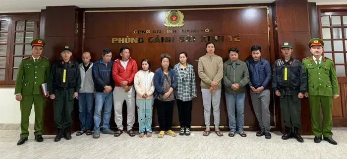 Cận Tết B&iacute;nh Ngọ 2026: H&agrave;ng giả b&ugrave;ng ph&aacute;t, nhiều đường d&acirc;y lớn bị triệt ph&aacute;