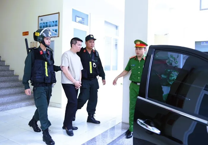 Chồng Đoàn Di Băng bị tạm giam vì bán hàng giả