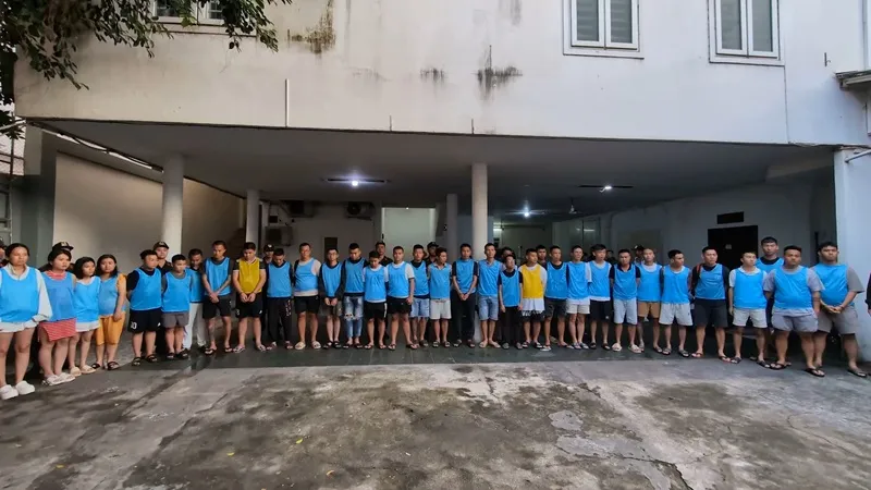 bat-nhom-hiep-si-nup-bong-cuu-nguoi-tu-campuchia-de-truc-loi-4_11zon.webp Bắt nhóm “hiệp sĩ” núp bóng cứu người từ Campuchia để trục lợi