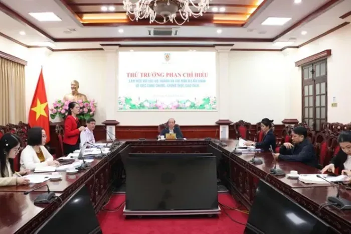 Viet-Nam-de-xuat-chuyen-8-giao-dịch-bat-buoc-cong-chung-sang-tu-nguyen-2.webp Việt Nam: Đề xuất chuyển 8 giao dịch bắt buộc công chứng sang tự nguyện