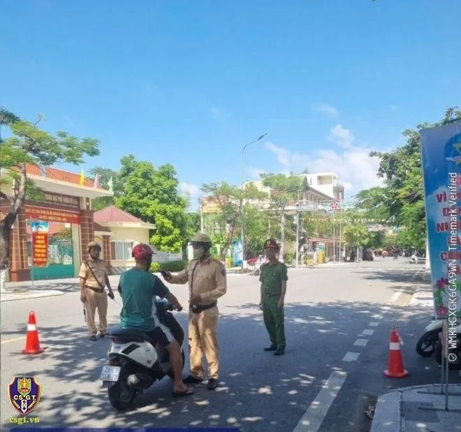 Việt Nam: Gần 4.000 tài xế xe hơi, xe máy vi phạm nồng độ cồn Việt Nam: Gần 4.000 tài xế xe hơi, xe máy vi phạm nồng độ cồn