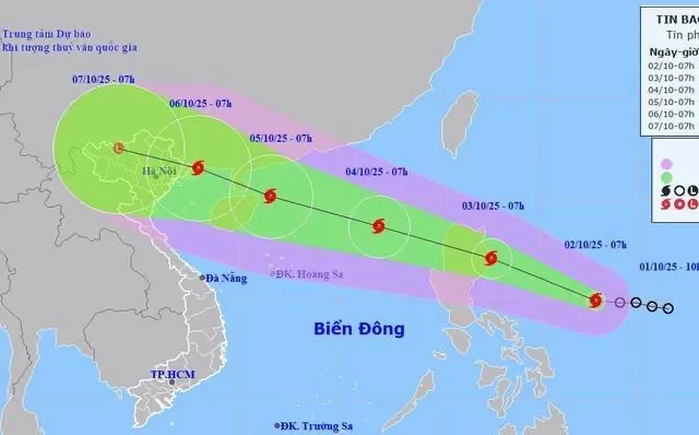 Việt Nam: Bão Matmo đi vào biển Đông, trở thành cơn bão số 11