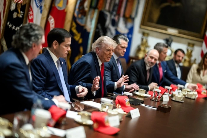 Ông Trump tuyên bố dỡ bỏ lệnh phong tỏa hàng hải đối với Iran