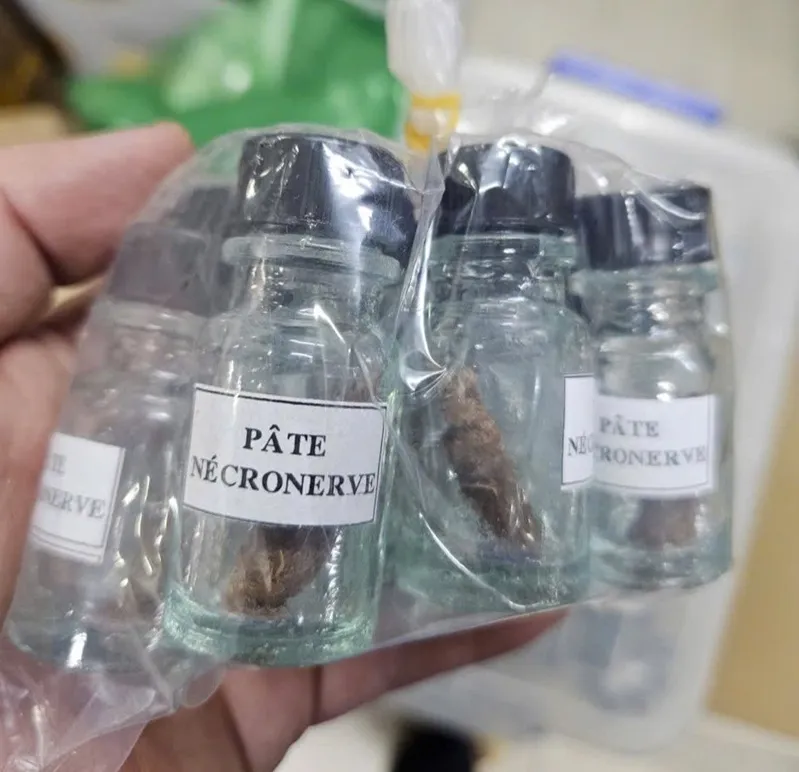 Bắt nh&oacute;m sản xuất 3000 sản phẩm chứa thạch t&iacute;n b&aacute;n cho nha khoa