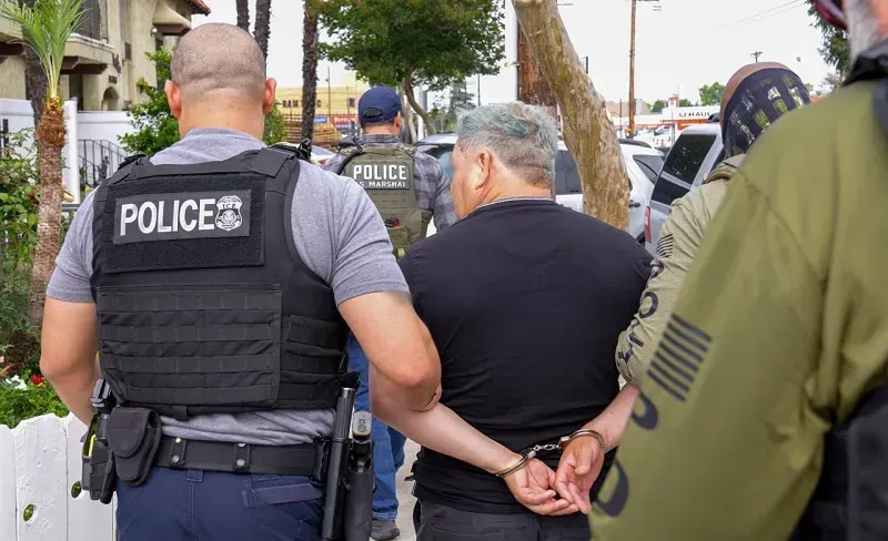 SCOTUS cho ph&eacute;p DHS tiếp tục ch&iacute;nh s&aacute;ch trục xuất nhanh người nhập cư tr&aacute;i ph&eacute;p