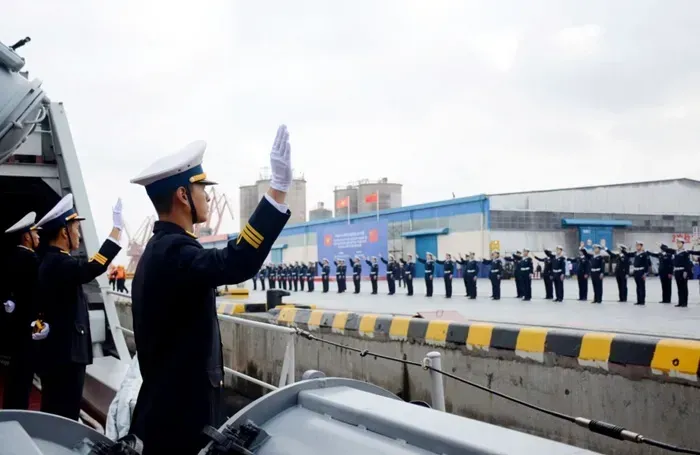 Hải qu&acirc;n Việt Nam - Trung Quốc lần đầu tập luyện bắn đạn thật tr&ecirc;n biển