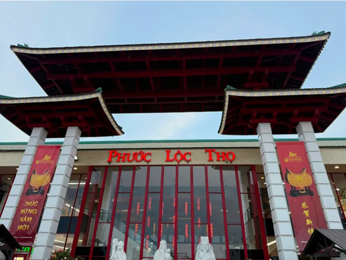 cho-tet-phuoc-loc-tho-dam-sac-van-hoa-viet-giua-long-nuoc-my-1.1_11zon.webp Chợ Tết Phước Lộc Thọ - Đậm sắc văn hoá Việt giữa lòng nước Mỹ