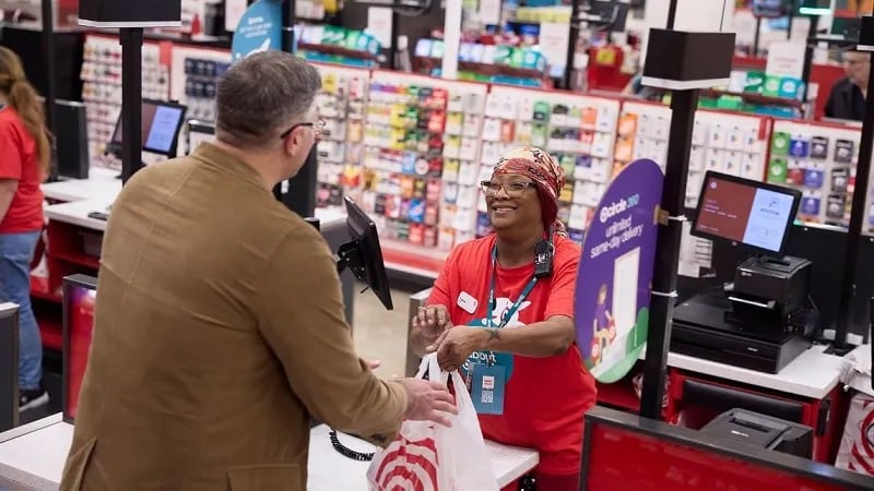 Sau Walmart, thêm nhà bán lẻ Hoa Kỳ đề cập việc tăng giá vì áp lực thuế quan