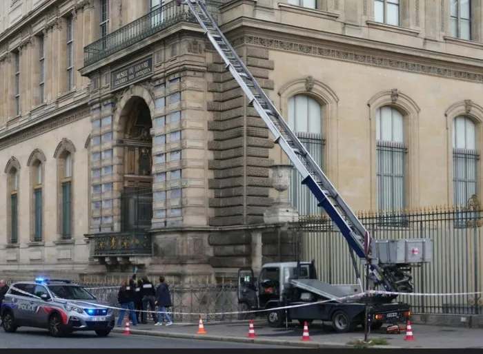 phap-thua-nhan-that-bai-an-ninh-trong-vu-trom-bao-tang-louvre-2_11zon.webp Pháp thừa nhận thất bại an ninh trong vụ trộm bảo tàng Louvre