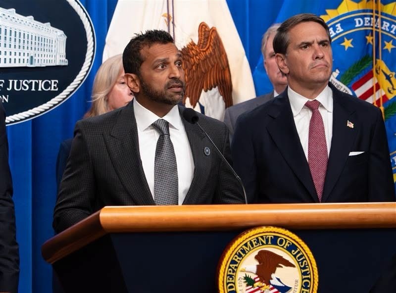 FBI bắt giữ nhà thầu CIA với cáo buộc làm rò rỉ thông tin mật về quốc phòng 