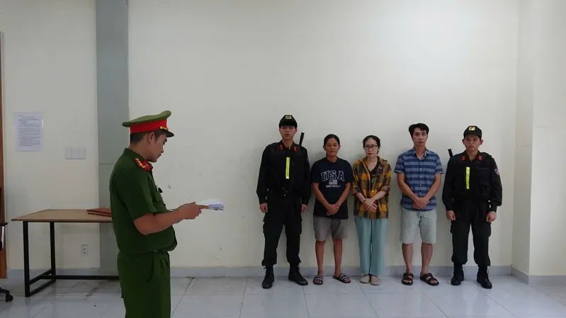 Bắt nh&oacute;m sản xuất 3000 sản phẩm chứa thạch t&iacute;n b&aacute;n cho nha khoa