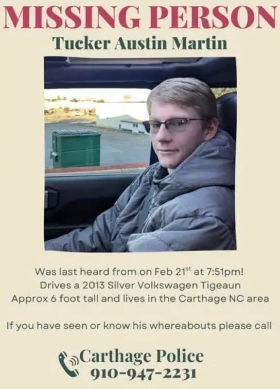 Đặc vụ bắn hạ thanh ni&ecirc;n c&oacute; s&uacute;ng x&acirc;m nhập dinh thự của Trump