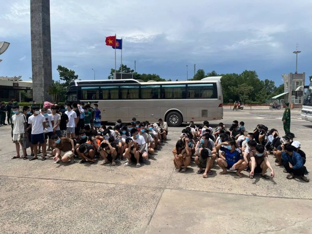 Campuchia bàn giao 161 công dân Việt Nam sau đợt truy quét lừa đảo trực tuyến Campuchia bàn giao 161 công dân Việt Nam sau đợt truy quét lừa đảo trực tuyến