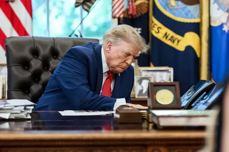 Tỷ lệ người dân ủng hộ ông Trump giảm xuống mức thấp kỷ lục?