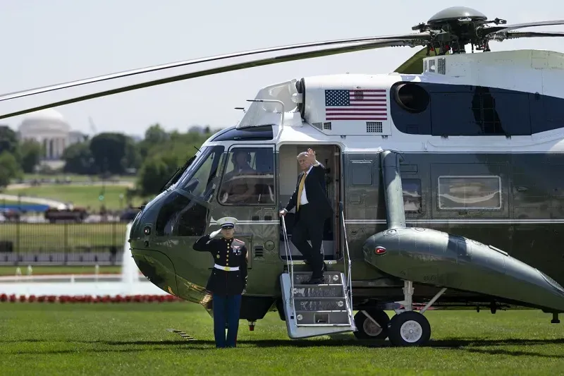 Công bố danh mục đầu tư khổng lồ, Trump đối mặt làn sóng tranh cãi
