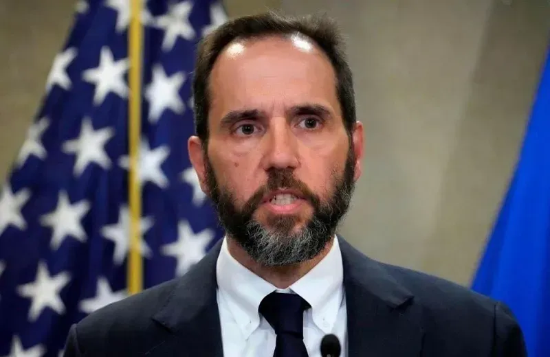 cam-cong-bo-bao-cao-dieu-tra-vu-trump-giu-tai-lieu-mat-o-nha-rieng-2.webp Cấm công bố báo cáo điều tra vụ Trump giữ tài liệu mật ở nhà riêng