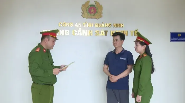   Bắt khẩn cấp đối tượng sản xuất gần 1.000 l&iacute;t dấm giả bằng axit