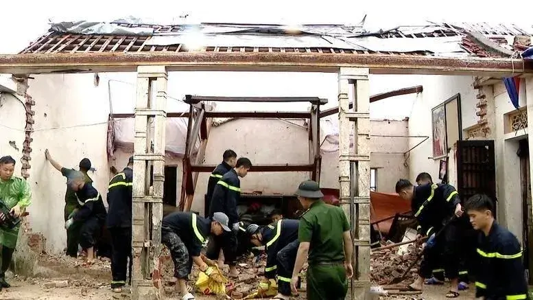Việt Nam: Bão Matmo đi vào biển Đông, trở thành cơn bão số 11