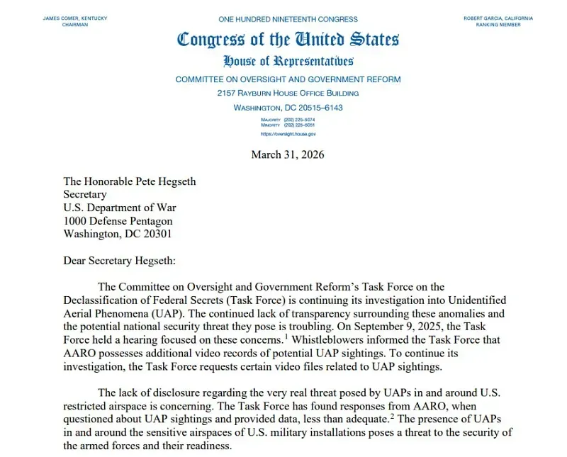 Trump &ldquo;&uacute;p mở&rdquo; khả năng sắp c&ocirc;ng bố t&agrave;i liệu về UFO v&agrave; UAP