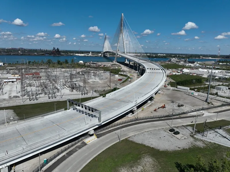 &Ocirc;ng Trump dọa ngăn kh&aacute;nh th&agrave;nh c&acirc;y cầu nối liền Hoa Kỳ - Canada 