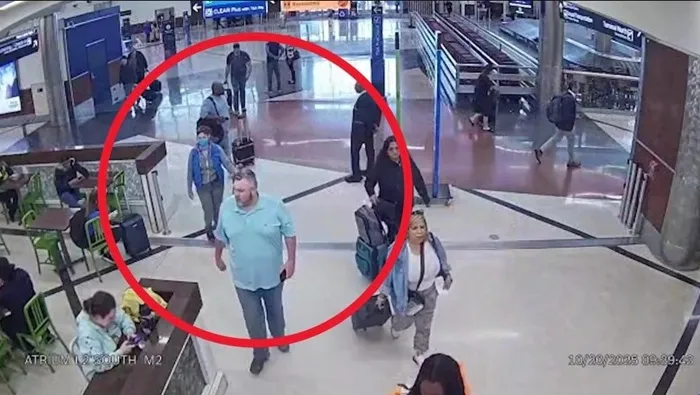 Cảnh sát Hoa Kỳ vừa ngăn chặn vụ xả súng tại sân bay Cảnh sát Hoa Kỳ vừa ngăn chặn vụ xả súng tại sân bay