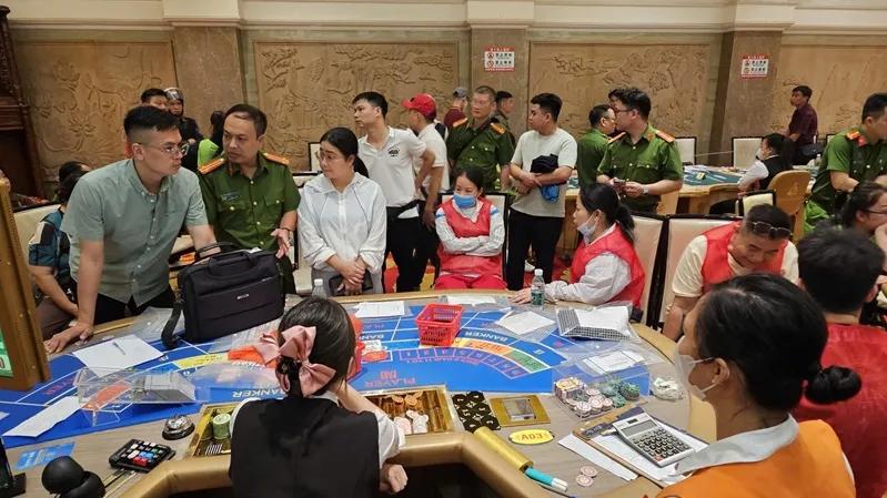 Việt Nam triệt ph&aacute; s&ograve;ng bạc &ldquo;khủng&rdquo; do người Trung Quốc điều h&agrave;nh 