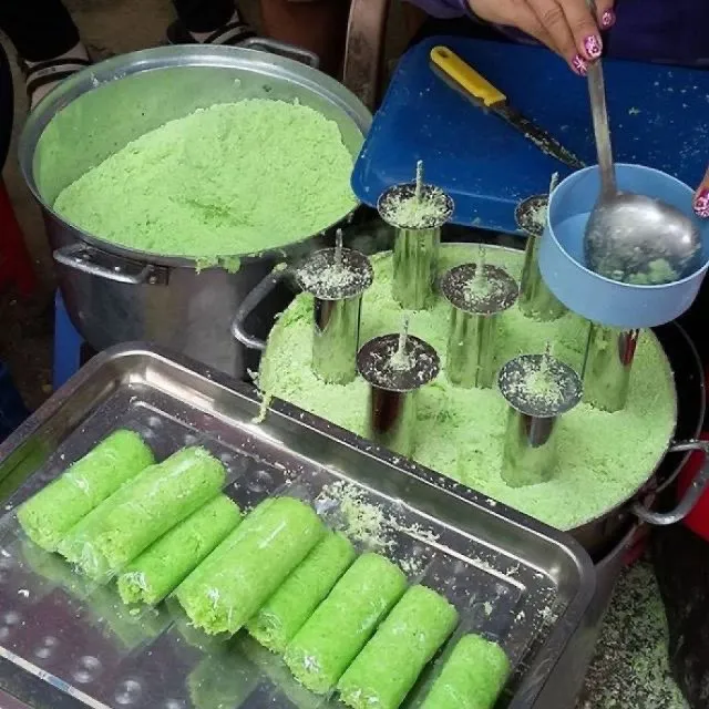 Bánh ống lá dứa: Thơm dịu lá dứa, ấm nồng khói bếp quê