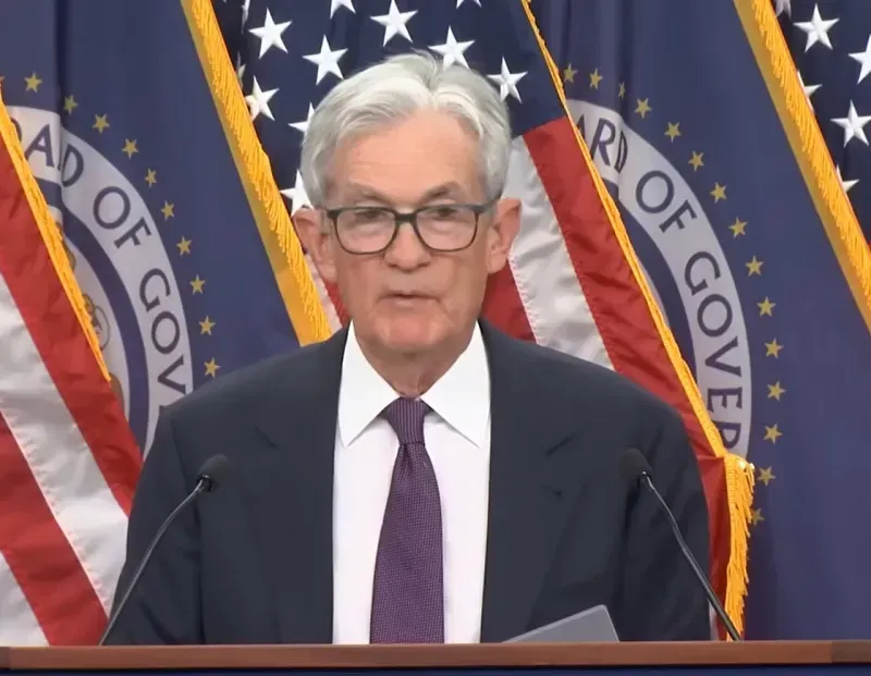 Chủ tịch Fed Jerome Powell tiếp tục ở lại cơ quan sau khi hết nhiệm kỳ
