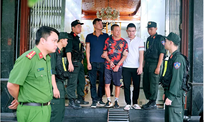 Việt Nam: Bắt giữ giang hồ “cộm cán” liên quan đường dây cá độ 1.200 tỷ