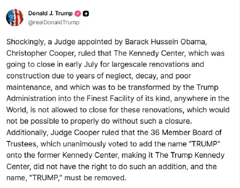 Bị t&ograve;a y&ecirc;u cầu gỡ t&ecirc;n khỏi Trung t&acirc;m Kennedy, &ocirc;ng Trump l&ecirc;n tiếng chỉ tr&iacute;ch