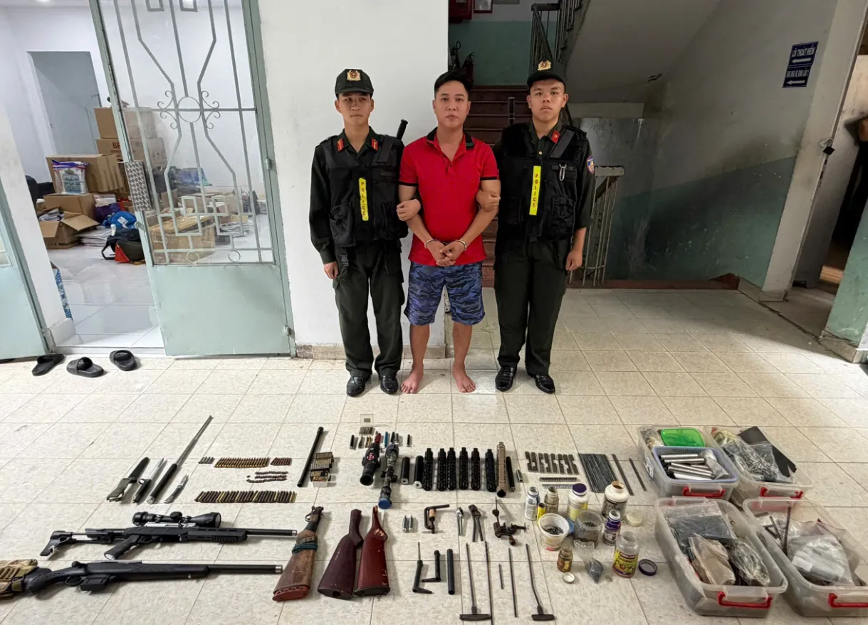 TP. HCM triệt ph&aacute; đường d&acirc;y mua b&aacute;n vũ kh&iacute; qu&acirc;n dụng quy m&ocirc; lớn 