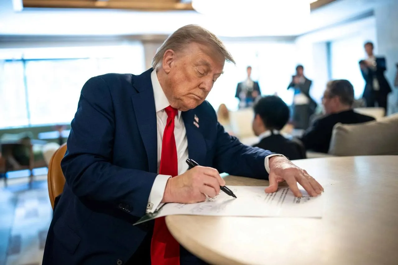 Nhà Trắng khẳng định kinh tế Hoa Kỳ “trở lại quỹ đạo” dưới thời Tổng thống Trump Nhà Trắng khẳng định kinh tế Hoa Kỳ “trở lại quỹ đạo” dưới thời Tổng thống Trump
