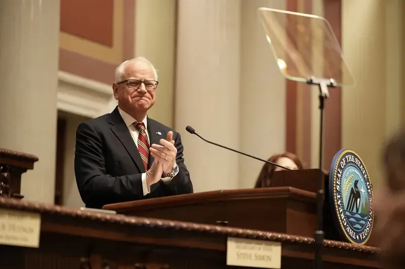 Tòa liên bang bác trát hầu tòa của DOJ đối với Thống đốc Minnesota