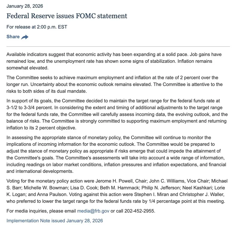 Fed giữ nguy&ecirc;n mức l&atilde;i suất 