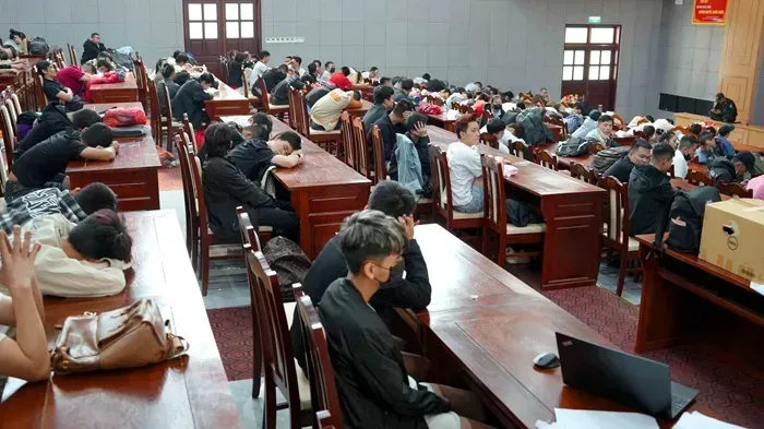 Việt Nam tiếp nhận 344 c&ocirc;ng d&acirc;n li&ecirc;n quan lừa đảo do Campuchia b&agrave;n giao