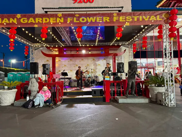 cho-tet-phuoc-loc-tho-dam-sac-van-hoa-viet-giua-long-nuoc-my-4.1_11zon.webp Chợ Tết Phước Lộc Thọ - Đậm sắc văn hoá Việt giữa lòng nước Mỹ