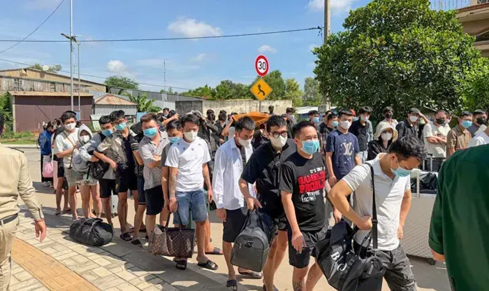 Campuchia trục xuất 98 công dân Việt Nam liên quan lừa đảo trực tuyến