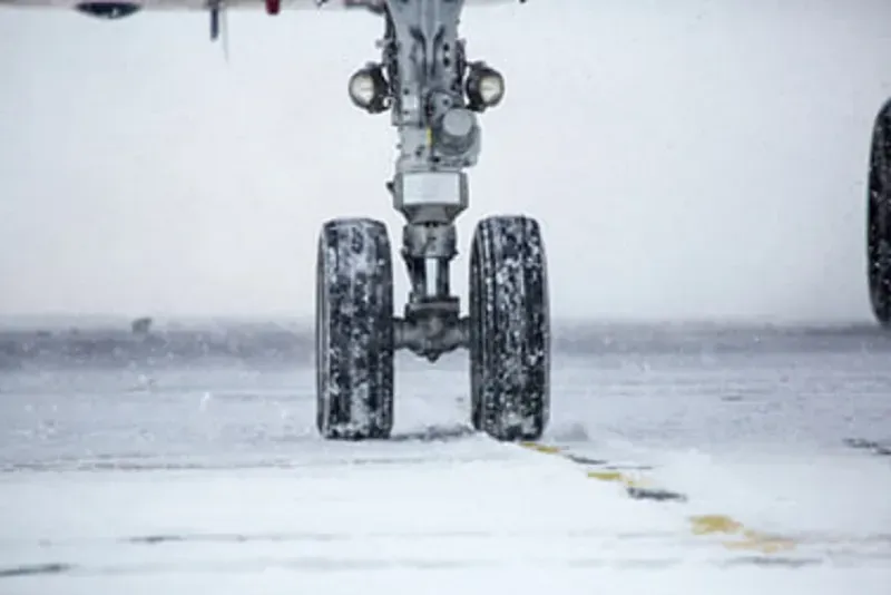 Sau b&atilde;o m&ugrave;a Đ&ocirc;ng, ng&agrave;nh h&agrave;ng kh&ocirc;ng Hoa Kỳ hoạt động lại từ 28/1