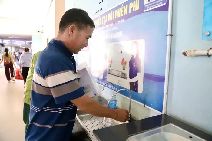 Người trẻ khỏe mạnh cũng có thể suy thận cấp vì làm việc lâu dưới nắng nóng 