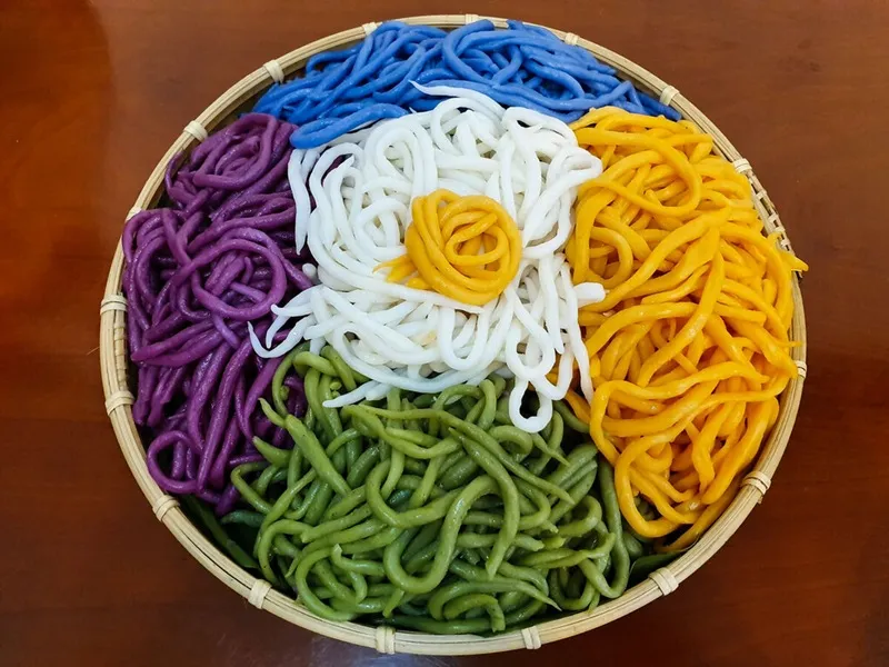 banh-tam-ngot-1_11zon.webp Bánh tằm ngọt - Món bánh dân gian gắn liền với ký ức tuổi thơ