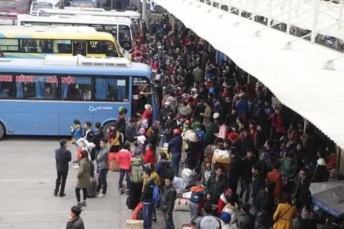 Dòng người hối hả trở về nhà sum họp Tết Dòng người hối hả trở về nhà sum họp Tết