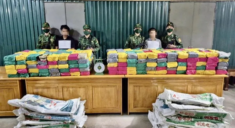 Việt Nam: Bắt 2 đối tượng người Lào vận chuyển 500kg ma túy vào Quảng Trị