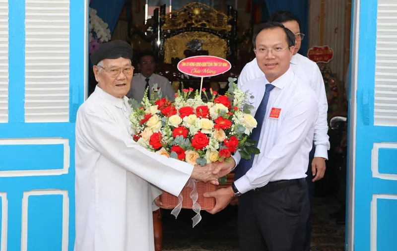 Hàng ngàn tín đồ dự Đại lễ 100 năm của đạo Cao Đài